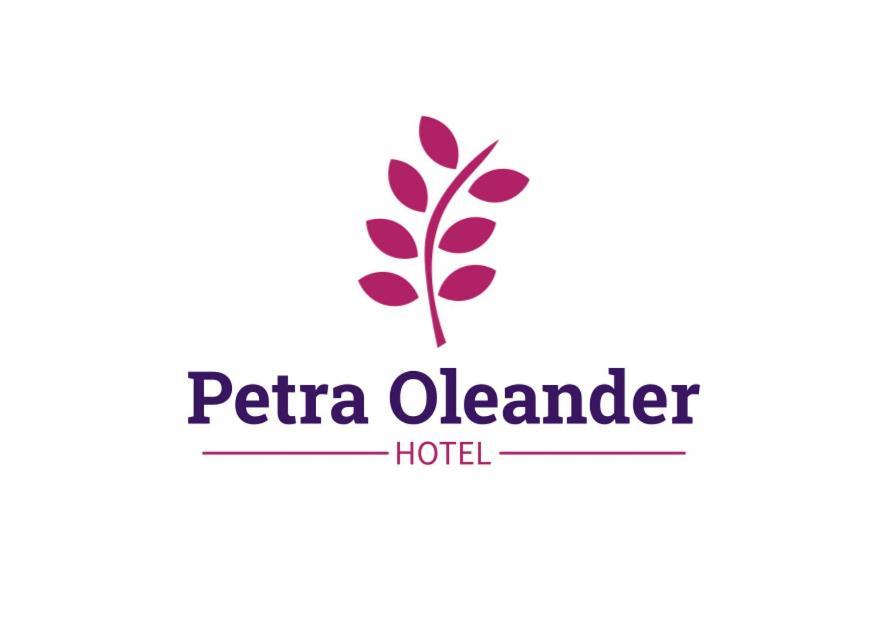 Petra Oleander Hotel Bagian luar foto